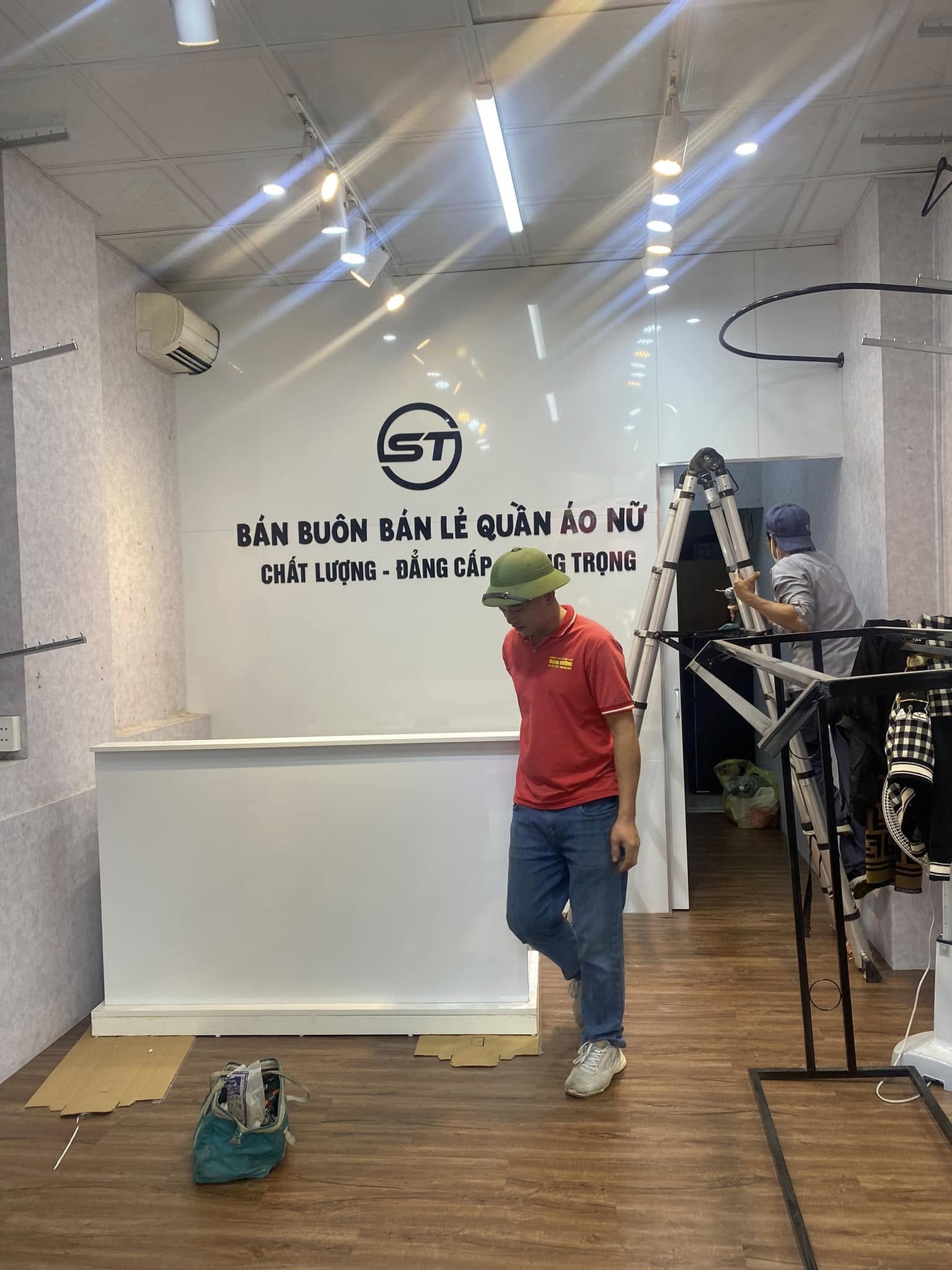 Báo giá thiết kế showroom thời trang Ninh Bình mới nhất hiện nay 3 Thiết kế quầy thu ngân cho cửa hàng thời trang Ninh Bình