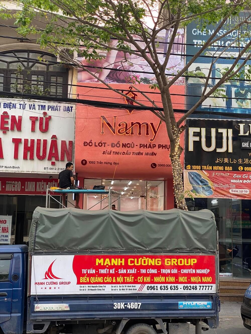 Kinh nghiệm thiết kế showroom cửa hàng Ninh Bình đẹp và hiệu quả