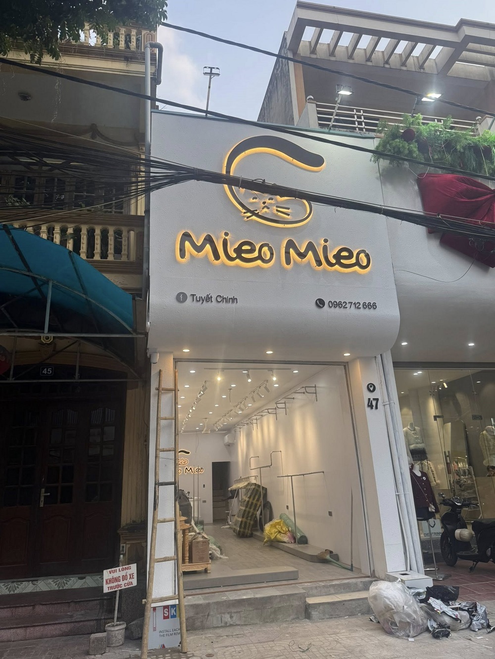 Thiết kế showroom mỹ phẩm Ninh Bình đẹp, hiện đại thu hút khách hàng 2 603782399 1566236304698152 8636853120193022001 n