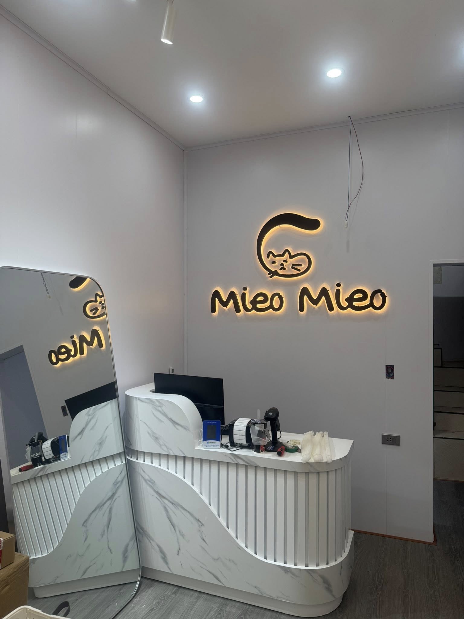 Mẫu showroom thời trang tối ưu diện tích nhỏ