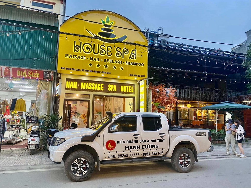 Biển mica chữ nổi
