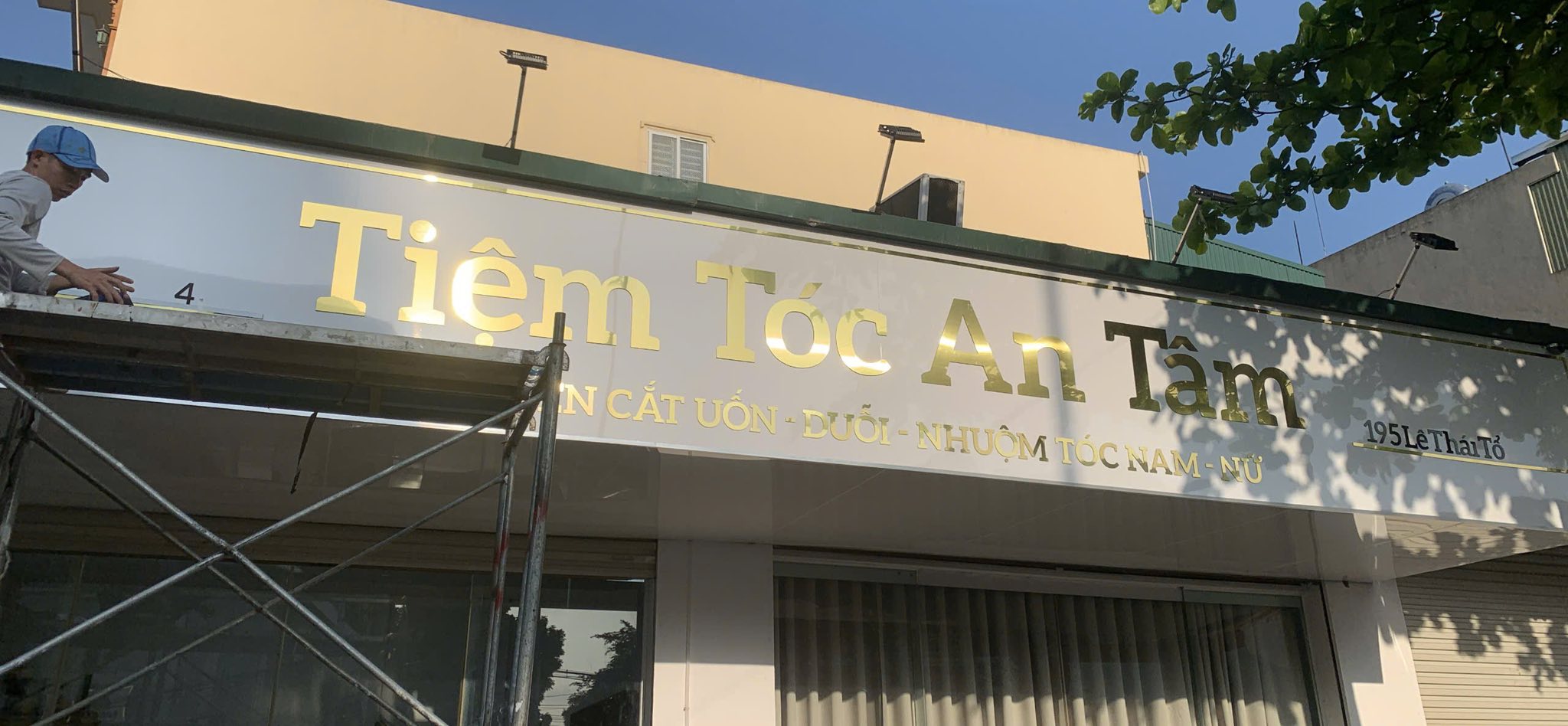 Thi công biển quảng cáo spa, slon tóc 