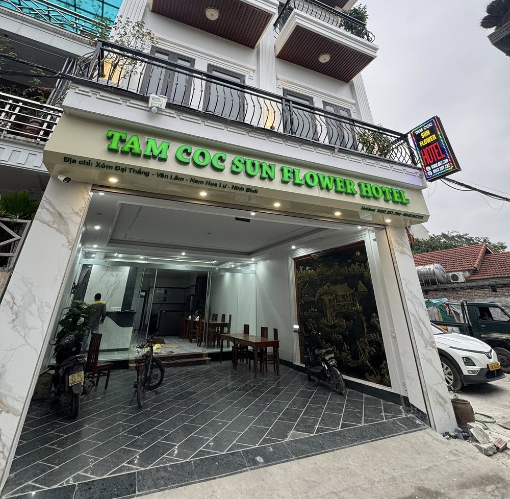 Làm biển hiệu quảng cáo Ninh Bình – Giải pháp thu hút khách hàng hiệu quả cho cửa hàng 2 Biển quảng cáo không chỉ là bảng tên, mà còn là “công cụ marketing 24/7