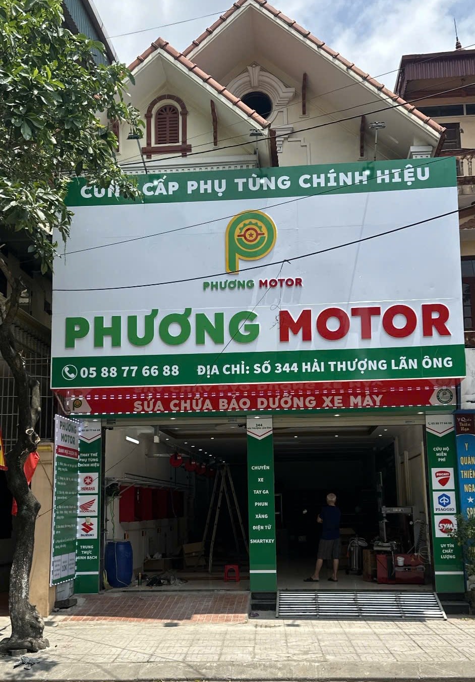 Dịch vụ làm biển quảng cáo showroom Ninh Bình theo yêu cầu 3 làm biển quảng cáo showroom Ninh Bình theo yêu cầu giúp khách hàng chủ động hơn về kiểu dáng, kích thước