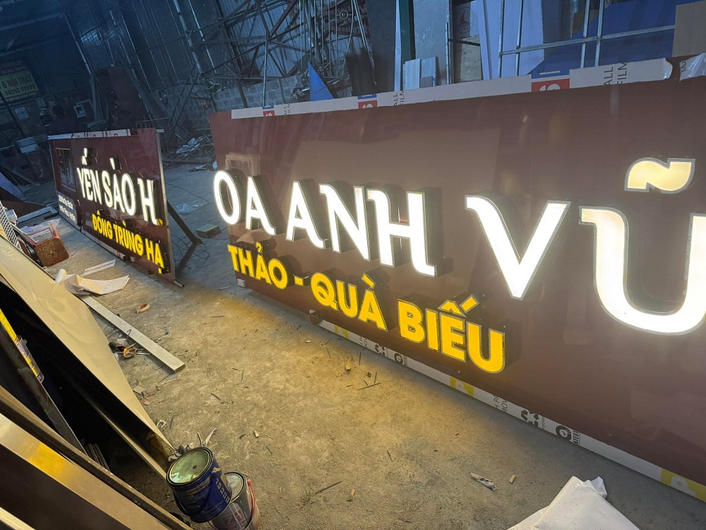 Mạnh Cường Group sản xuất dựng khung biển cho khách hàng tại Ninh Bình