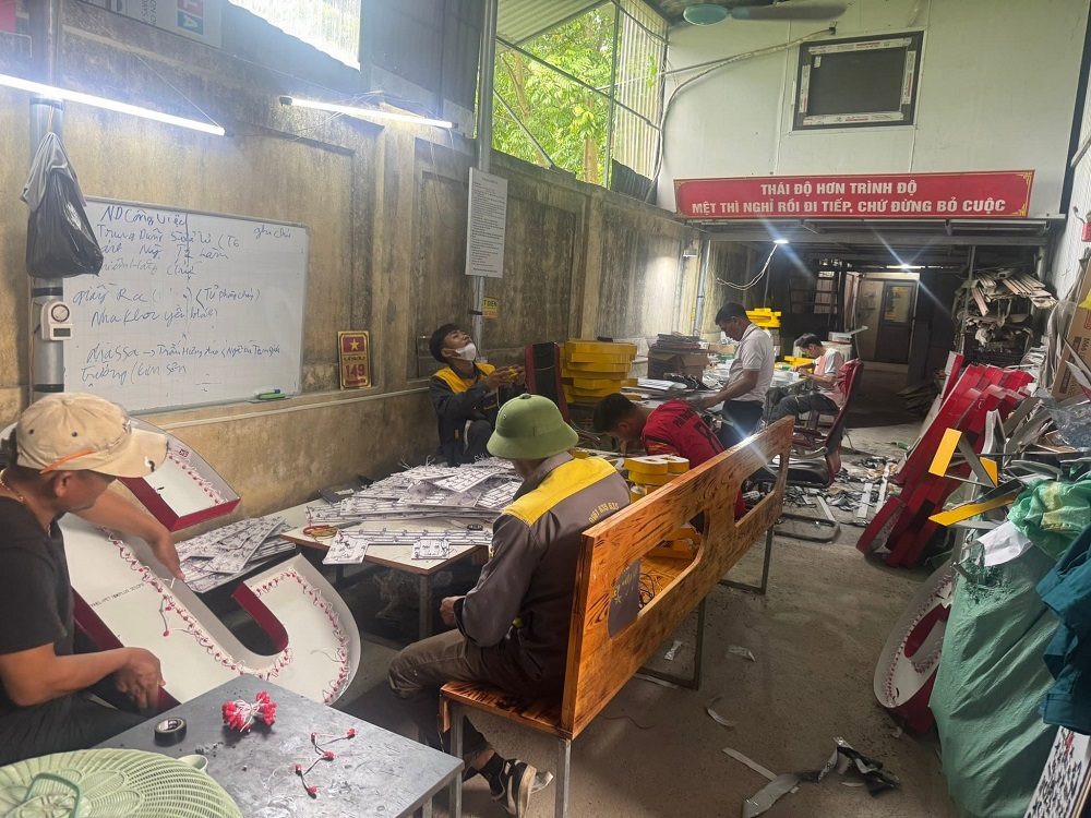 Công ty thi công biển quảng cáo Ninh Bình uy tín nhất 2026 3 Mạnh Cường Group là công ty thi công biển quảng cáo Ninh Bình có xưởng sản xuất trực tiếp