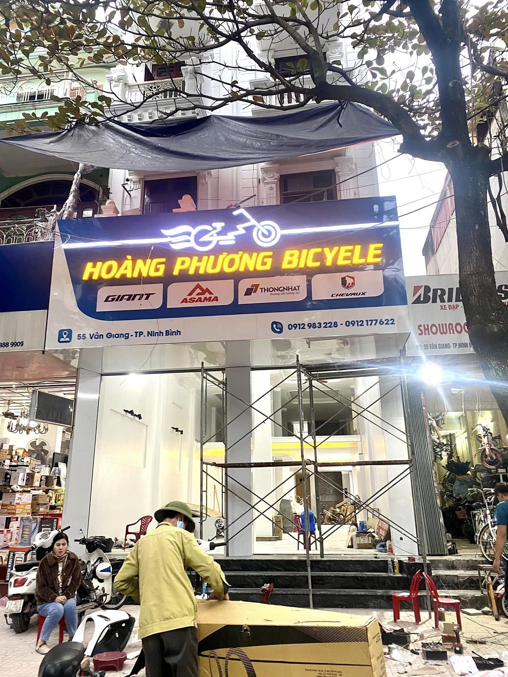 Biển alu kết hợp chữ nổi mica