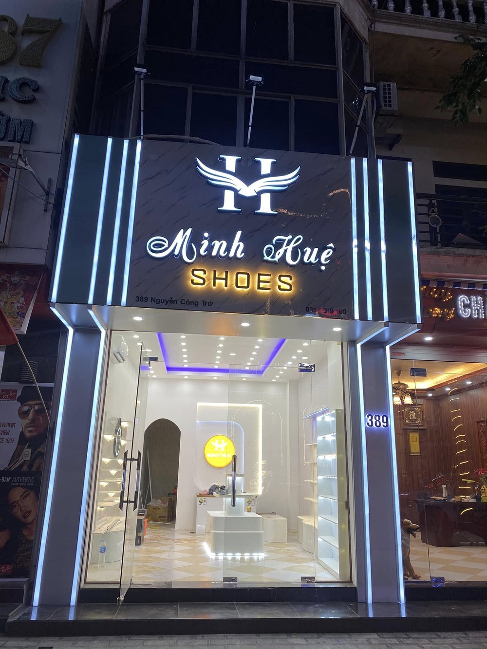 Mạnh Cường Group làm biển quảng cáo cửa hàng mỹ phẩm Ninh Bình giúp cửa hàng tạo hình ảnh chuyên nghiệp, tăng khả năng nhận diện và thu hút sự chú ý của khách hàng.