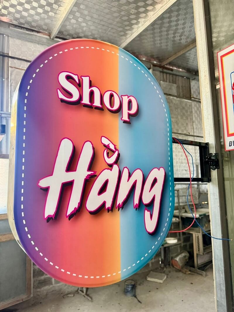 Biển vẫy shop thời trang cho khách hàng tại Ninh Bình