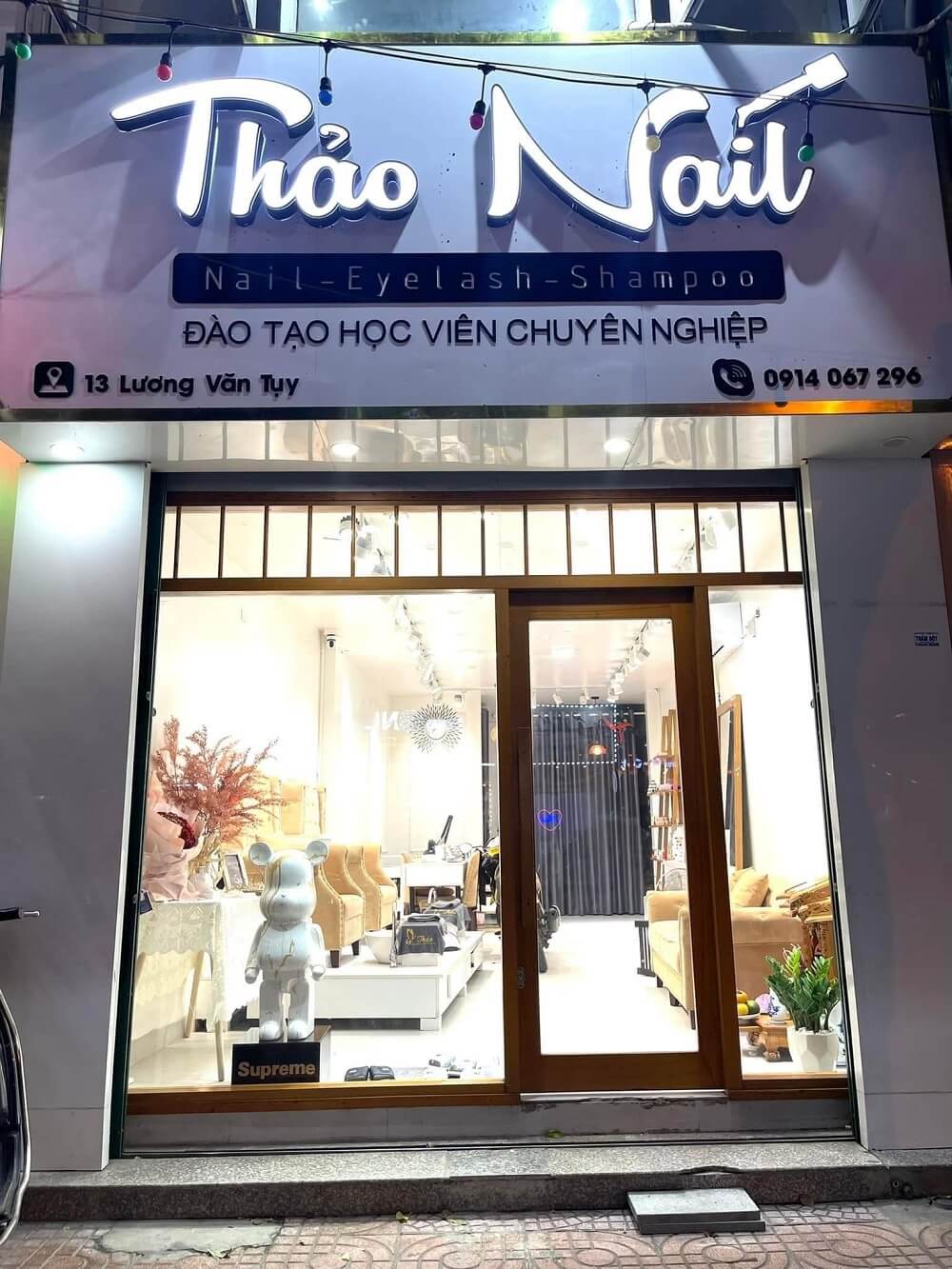 Biển alu chữ nổi Ninh Bình có bền không? Ưu điểm nổi bật bạn nên biết 2 Biển alu chữ nổi Ninh Bình kết hợp chữ mica phát sáng