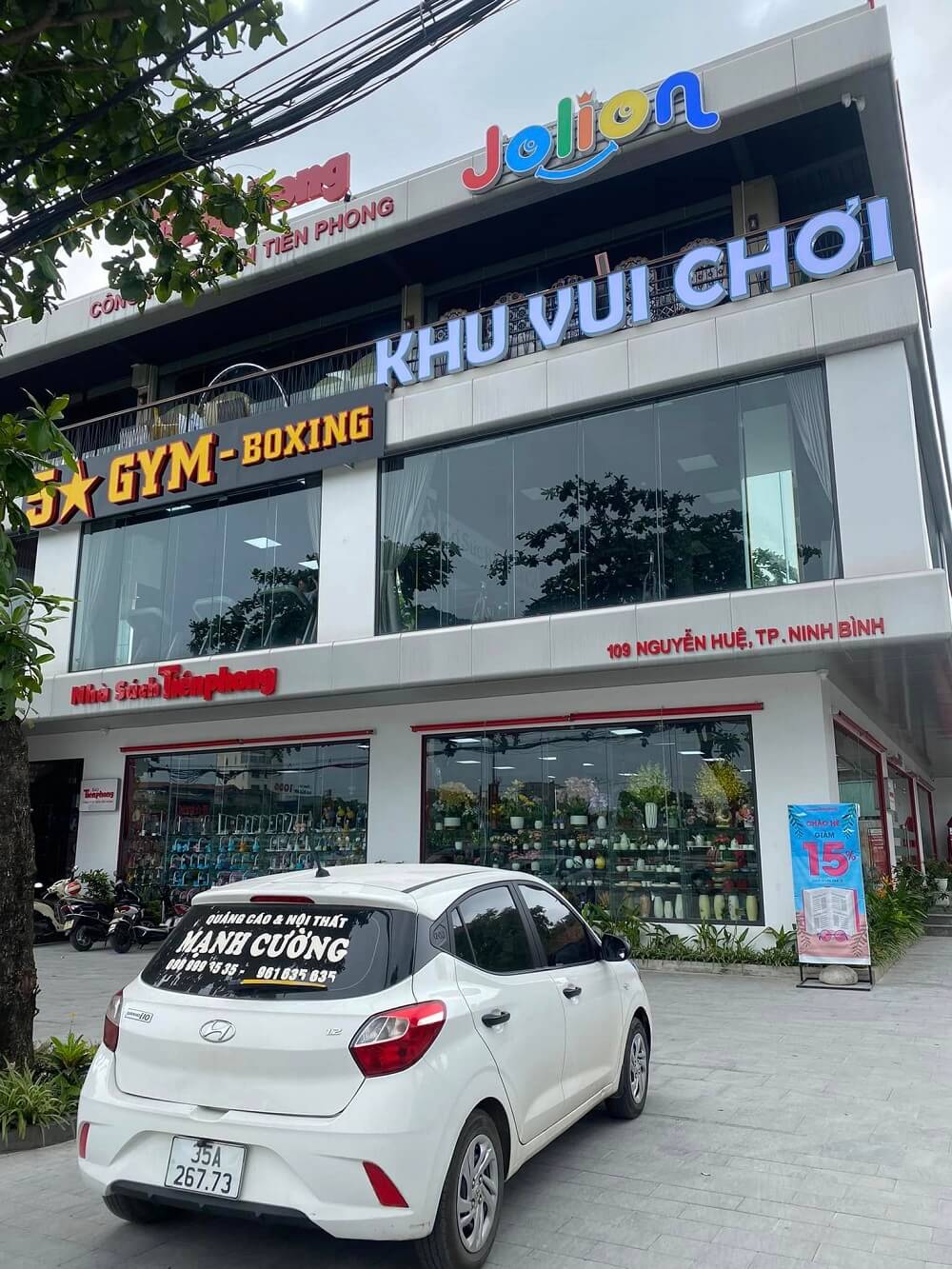 Thiết kế biển quảng cáo siêu thị mini Ninh Bình: Nên chọn chữ nổi hay hộp đèn? 3 Mạnh Cường Group thiết kế biển quảng cáo siêu thị mini Ninh Bình cho khách